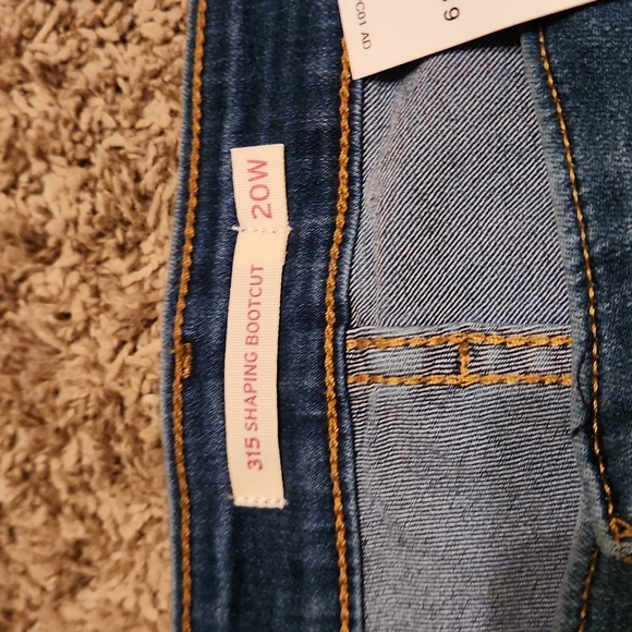 Levi's Woman 315 Shaping Bootcut Jeans - Picture 5 of 9